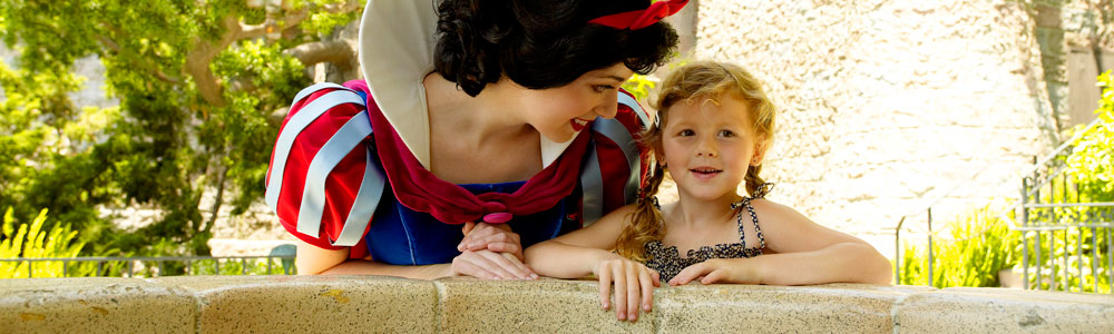 Snow White and a Little Girl
