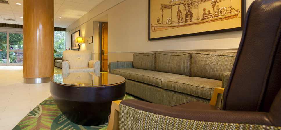 Mid-20th-century modern furnishings decorate the lobby area.